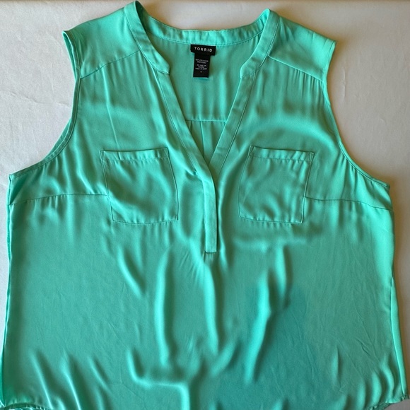 Torrid Womens Blouse Harper Georgette Sleeveless Bright Blue Collarless Tank 1X - Picture 6 of 16
